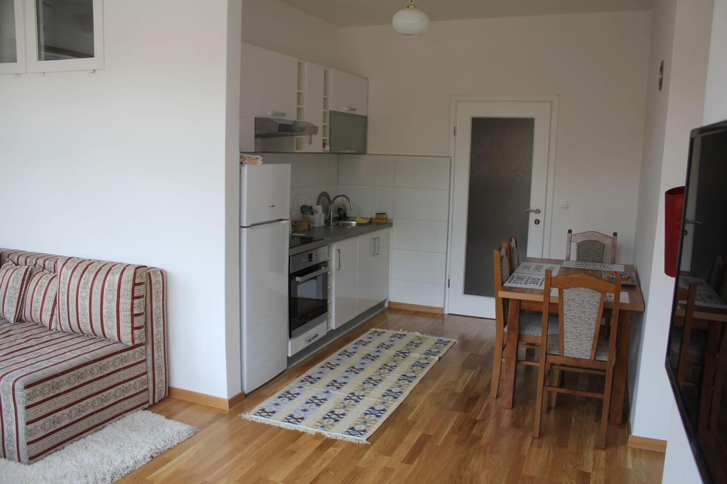 Mali Dvor Apartment *